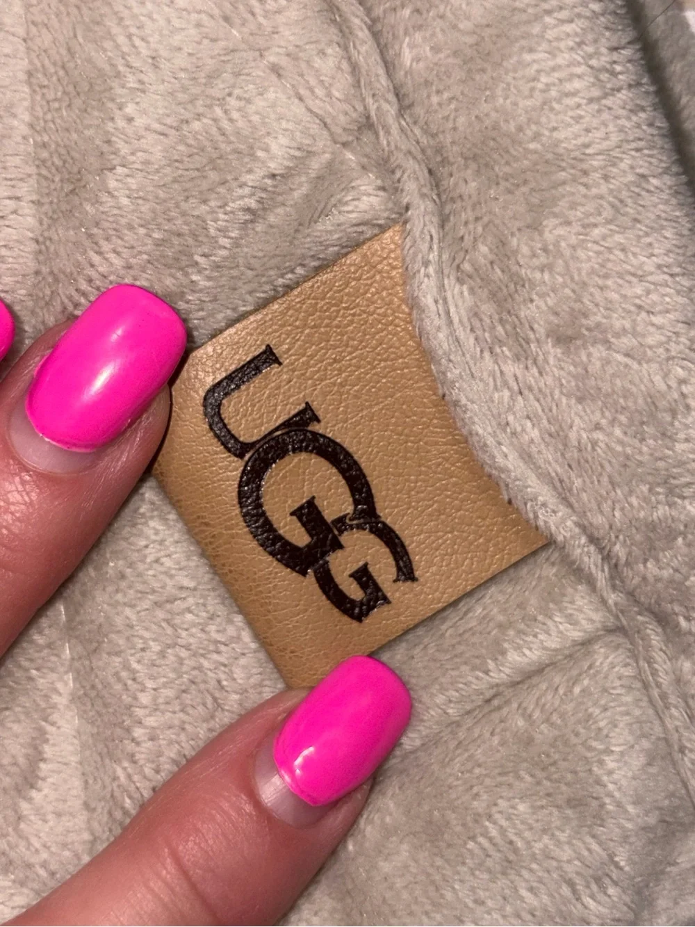 UGG plush gray